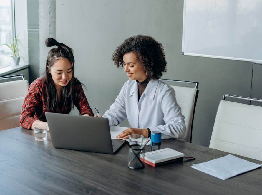 ¿En qué invertir mi dinero? Guía clara para empezar - Leva